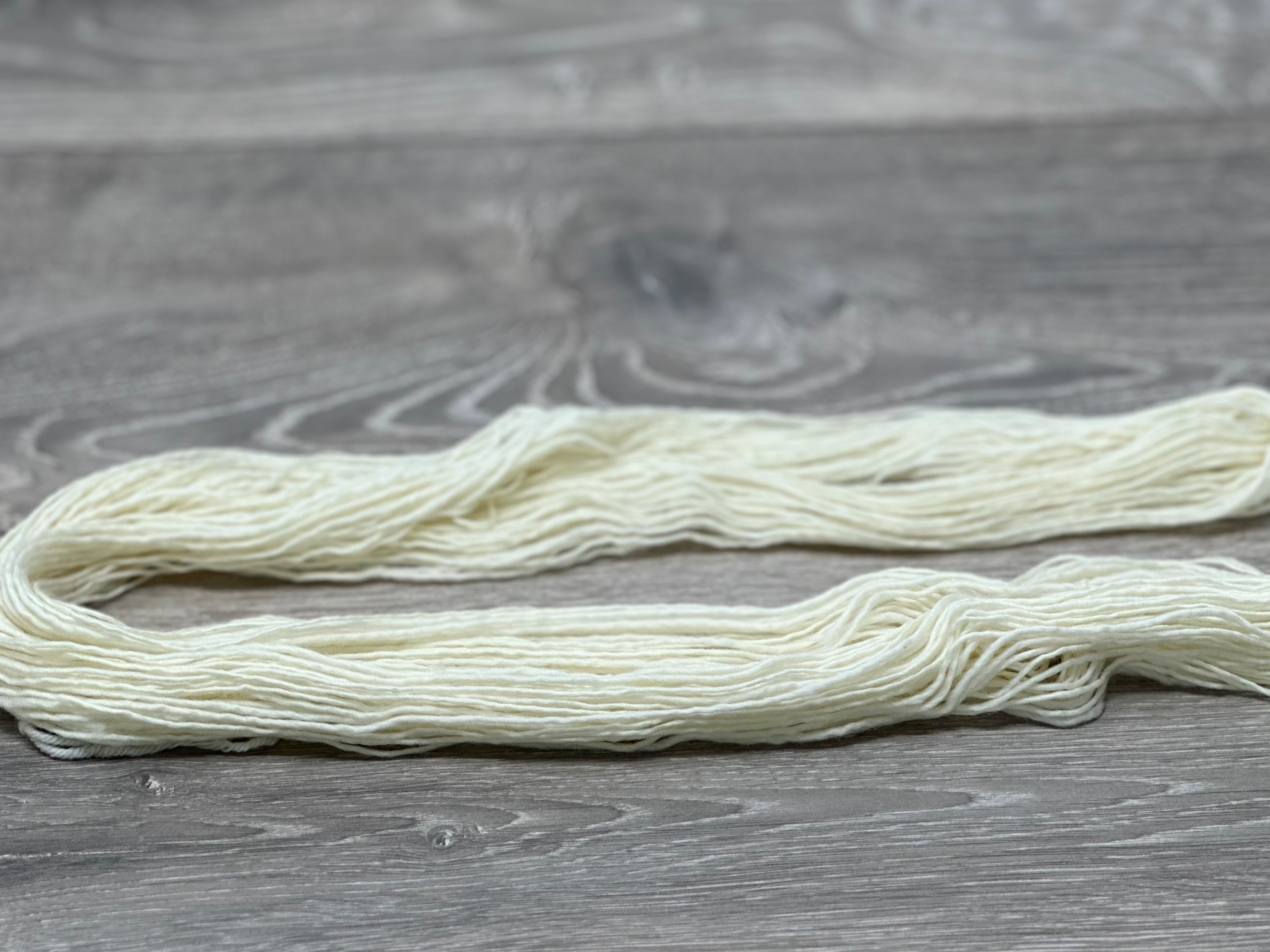 Sock Weight Singles Yarn. 100% Superwash Merino Wool MINI HANKS 25 x 20g 