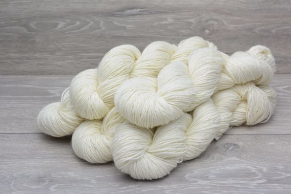 DK 75% Superwash Wool 25% Nylon  Yarn 5 x 100g Pack