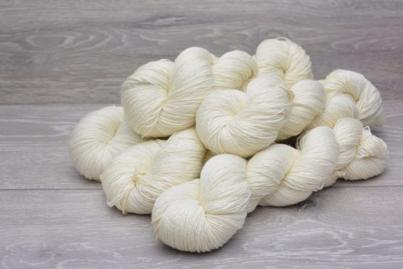 Undyed yarn – 100% Superwash wool nepp 4ply (sock) (100g) [365m] - DT Craft  and Design